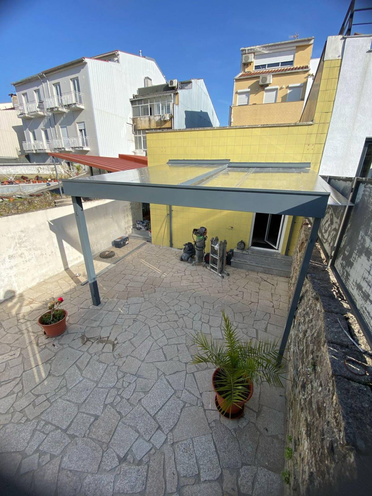SEMP Serralharia civil e Industrial - Aveiro - Instalação de Porta para Animais de Estimação