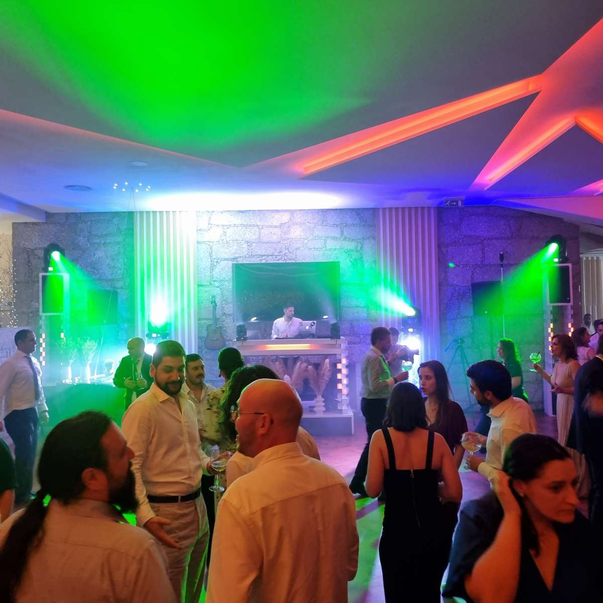Sensum - Premium Music Events - Barcelos - Aluguer de Equipamento de Iluminação para Eventos