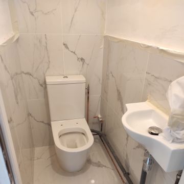 Khawar Shahzad - Amadora - Toilet Repair
