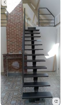 Carpinteiro (Instalação de Escadas)