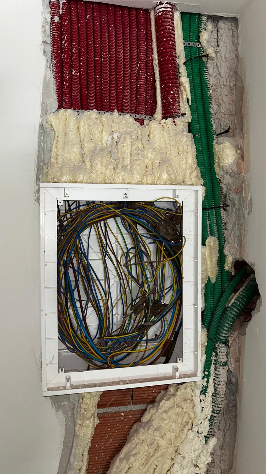 Grupo AF - Aptidão Florescente - Sintra - Instalação de Lâmpada