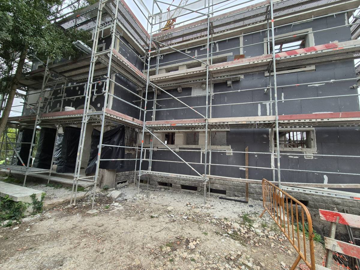 Daniel Rabelo - Leiria - Caulking