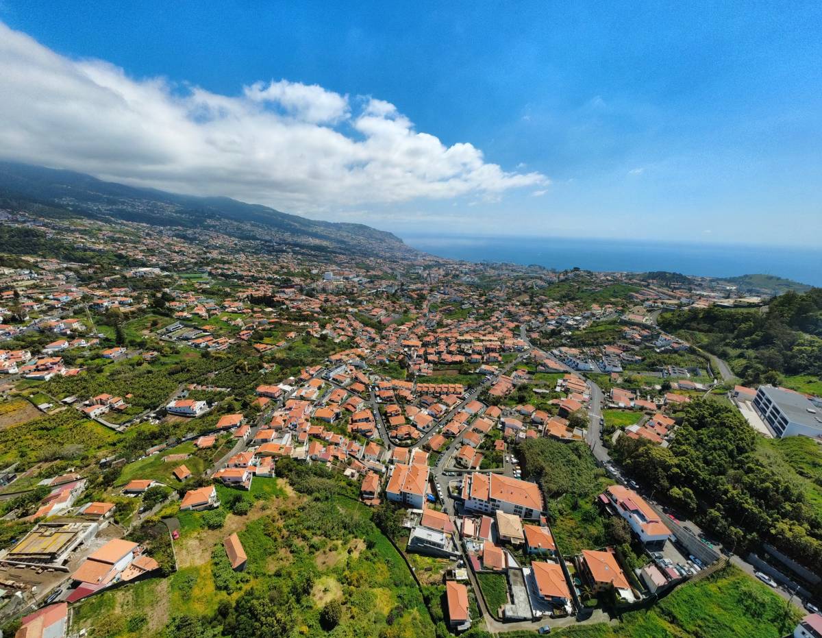 Bruno Castro - Funchal - Bettrahmen montieren