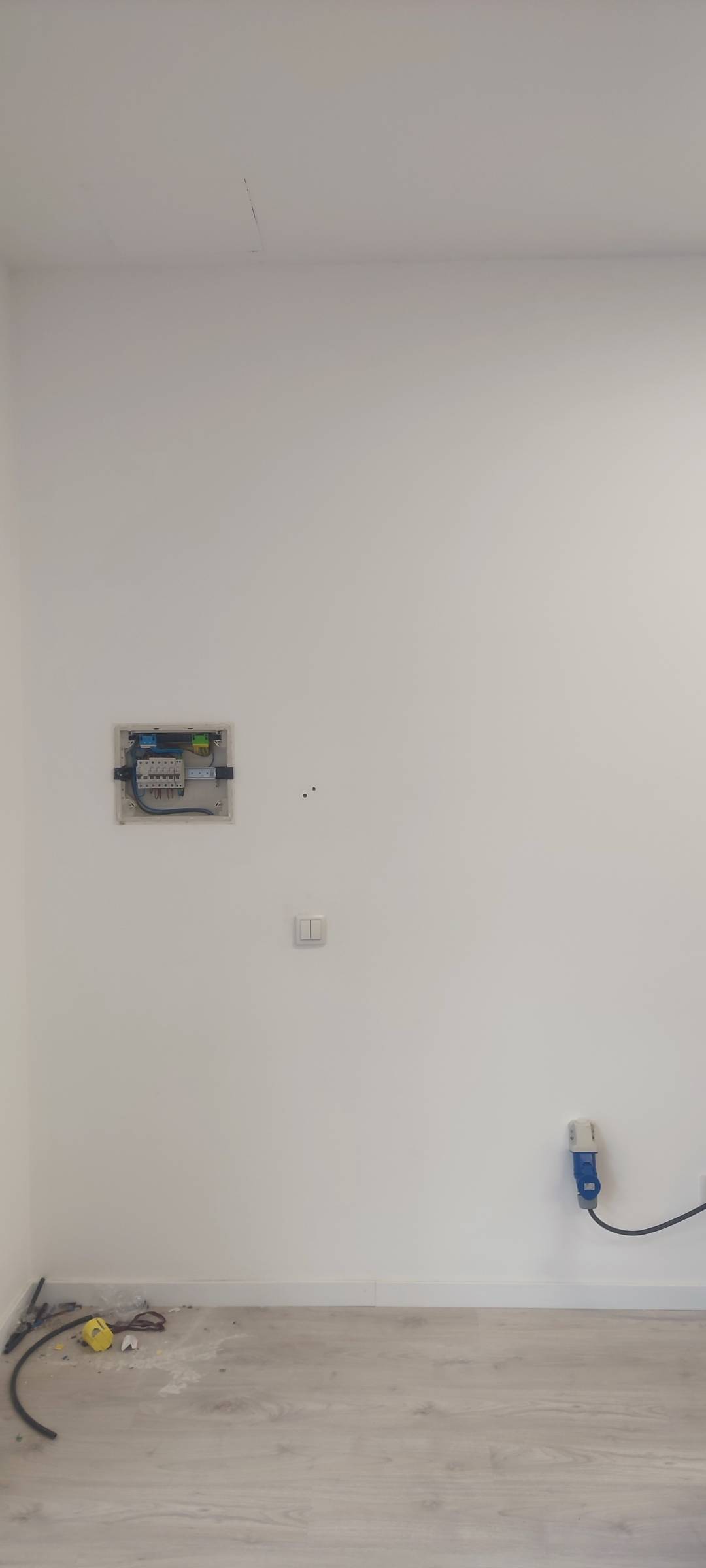 Ricardo Pereira - Seixal - Installation und Montage von Lampen