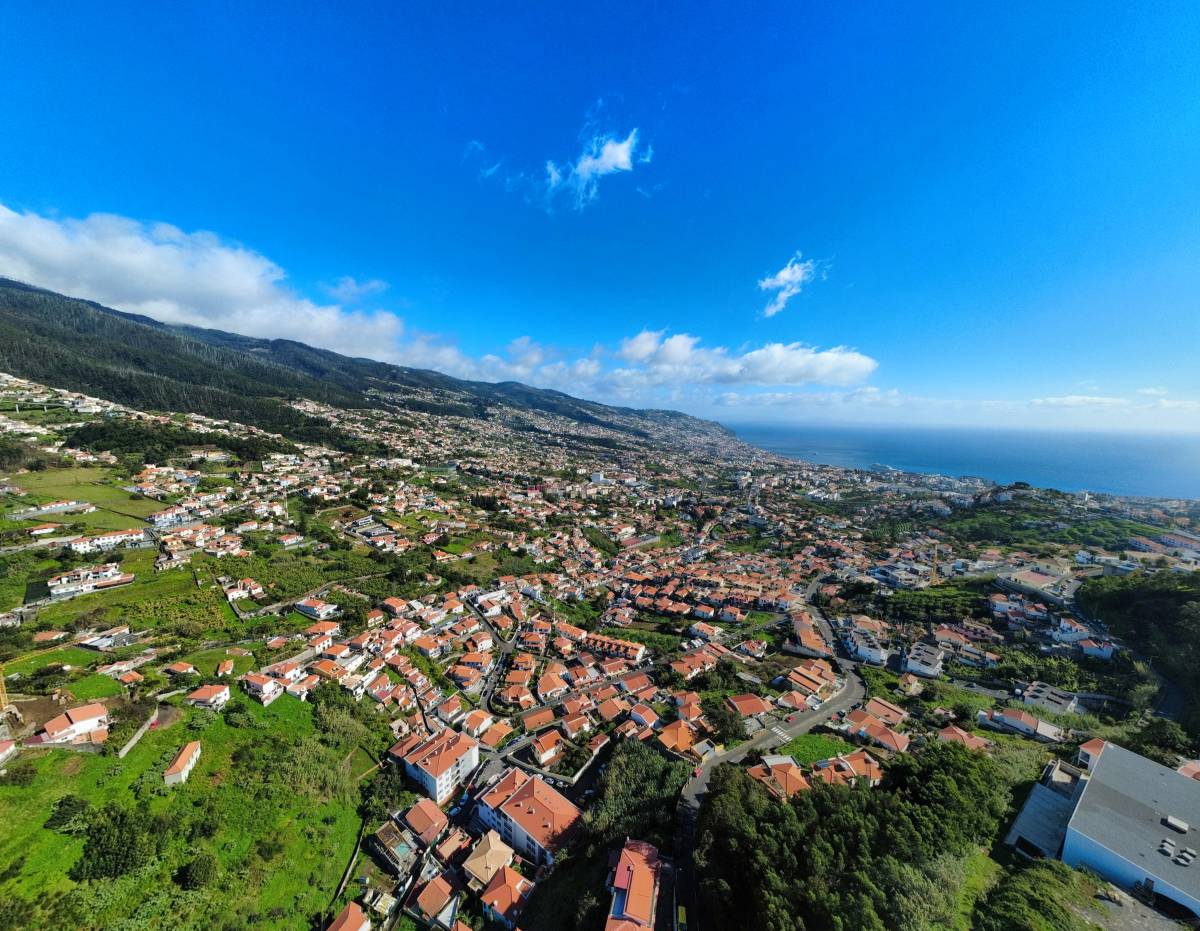 Bruno Castro - Funchal - Vorhänge oder Gardinen flicken