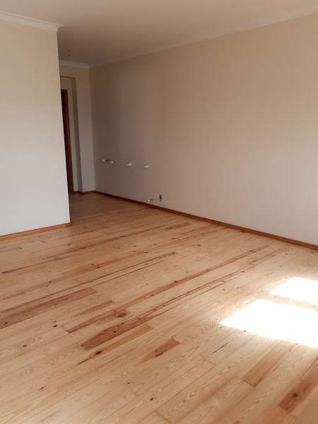 Arbete - Leiria - Reparação e Texturização de Paredes de Pladur