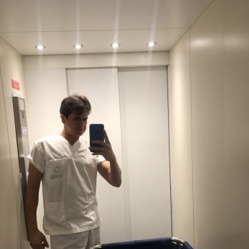 Cuido do seu idoso faço higiene e curativo e levo as consultas se precisar - Guimarães - Cleaning Out