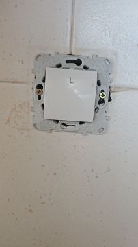 Eletricista (Reparação de Tomadas)
