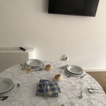 Cuido do seu idoso faço higiene e curativo e levo as consultas se precisar - Guimarães - Property Cleanup