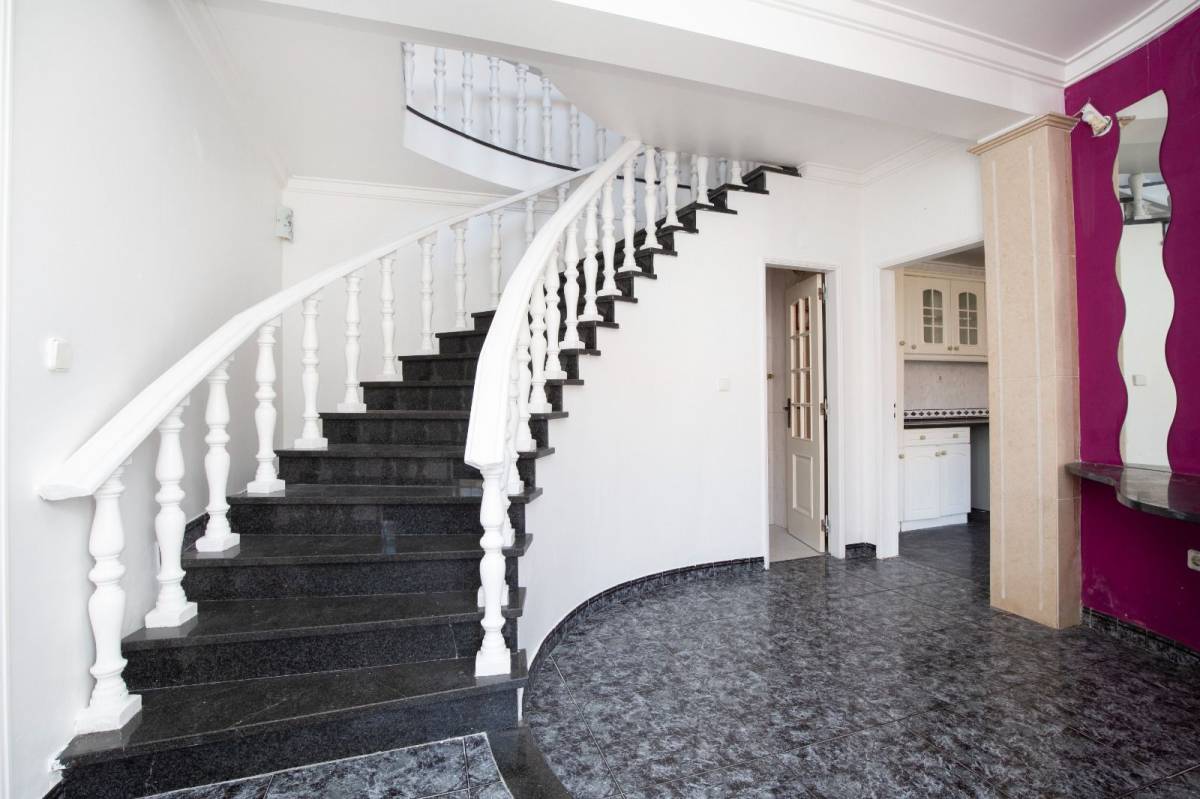 AGS Remodelação - Amadora - Innenwand einbauen