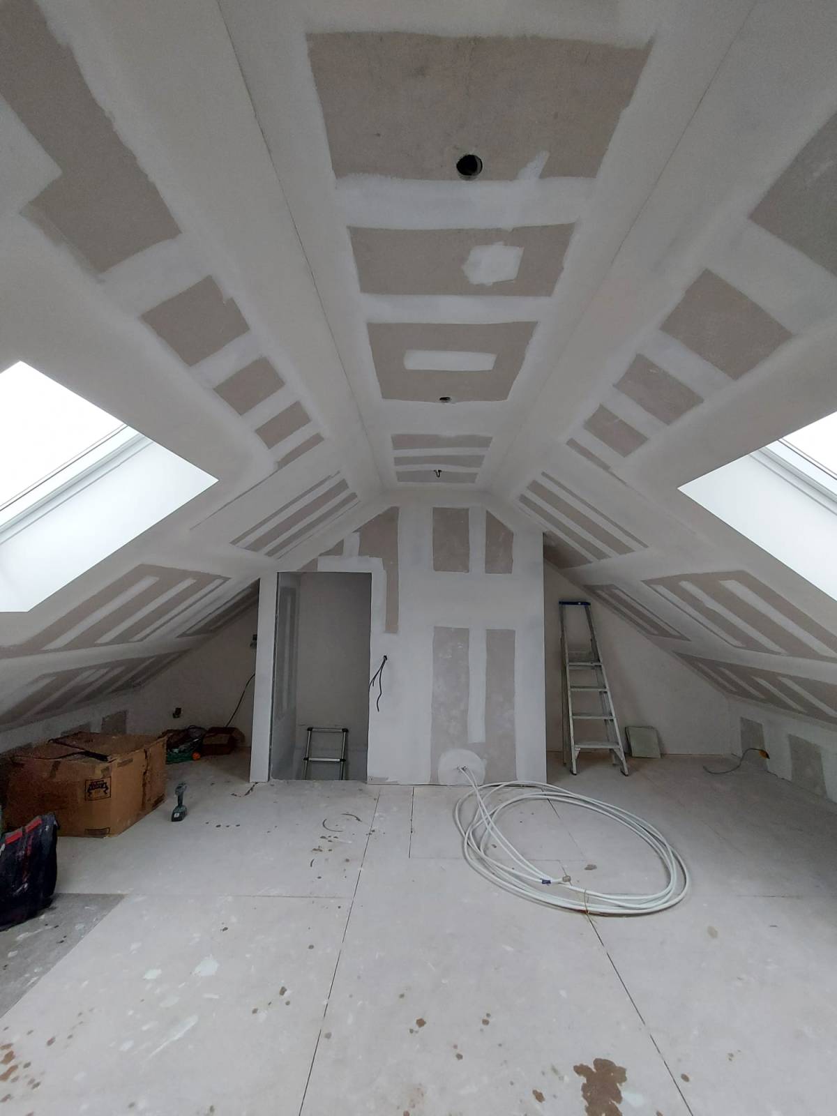 Hugzen - Sintra - Instalación de pladur y cortinajes
