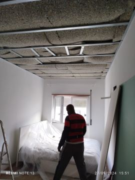 AGS Remodelação - Amadora - Trockenbau reparieren und Oberflächenstruktur geben