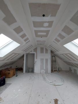 Hugzen - Sintra - Instalación de pladur y cortinajes