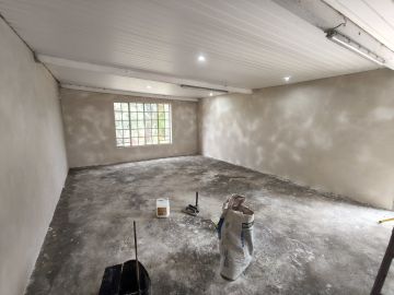 Laminate and Vinyl Flooring Specialist